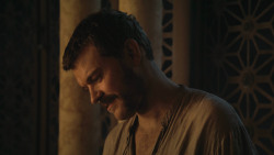 extant_GameOfThrones_8x01-Winterfell_2451
