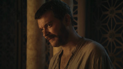 extant_GameOfThrones_8x01-Winterfell_2453