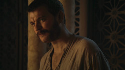 extant_GameOfThrones_8x01-Winterfell_2454