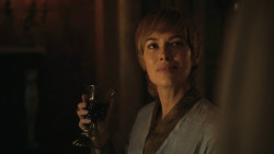 extant_GameOfThrones_8x01-Winterfell_2474