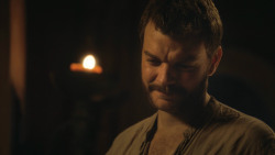 extant_GameOfThrones_8x01-Winterfell_2489
