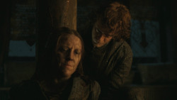 extant_GameOfThrones_8x01-Winterfell_2630