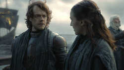 extant_GameOfThrones_8x01-Winterfell_2700