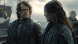 extant_GameOfThrones_8x01-Winterfell_2702
