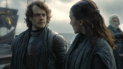 extant_GameOfThrones_8x01-Winterfell_2703