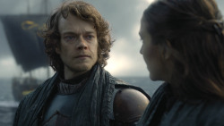 extant_GameOfThrones_8x01-Winterfell_2712