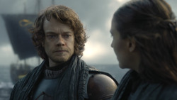 extant_GameOfThrones_8x01-Winterfell_2716