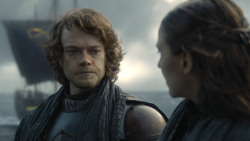 extant_GameOfThrones_8x01-Winterfell_2717