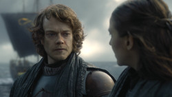 extant_GameOfThrones_8x01-Winterfell_2721