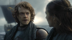 extant_GameOfThrones_8x01-Winterfell_2722