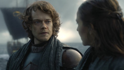 extant_GameOfThrones_8x01-Winterfell_2725