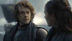 extant_GameOfThrones_8x01-Winterfell_2726