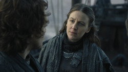 extant_GameOfThrones_8x01-Winterfell_2734
