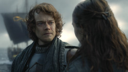 extant_GameOfThrones_8x01-Winterfell_2745