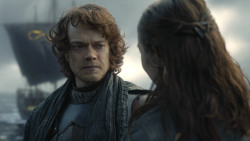 extant_GameOfThrones_8x01-Winterfell_2755