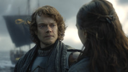 extant_GameOfThrones_8x01-Winterfell_2764