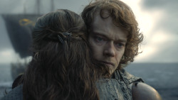 extant_GameOfThrones_8x01-Winterfell_2789