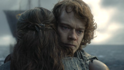 extant_GameOfThrones_8x01-Winterfell_2792