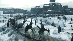 extant_GameOfThrones_8x01-Winterfell_2812