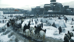 extant_GameOfThrones_8x01-Winterfell_2813