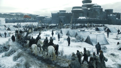 extant_GameOfThrones_8x01-Winterfell_2816