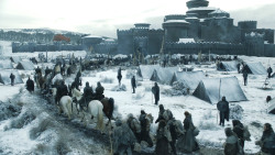 extant_GameOfThrones_8x01-Winterfell_2818
