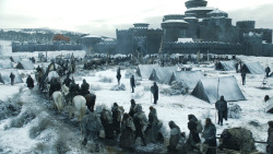 extant_GameOfThrones_8x01-Winterfell_2820