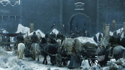 extant_GameOfThrones_8x01-Winterfell_2831