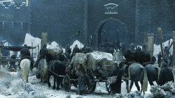 extant_GameOfThrones_8x01-Winterfell_2834