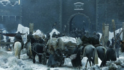 extant_GameOfThrones_8x01-Winterfell_2835