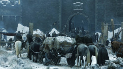 extant_GameOfThrones_8x01-Winterfell_2836