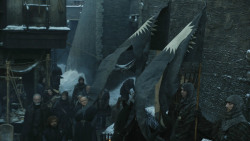 extant_GameOfThrones_8x01-Winterfell_2851