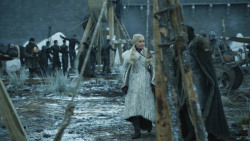 extant_GameOfThrones_8x01-Winterfell_3029