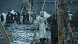 extant_GameOfThrones_8x01-Winterfell_3030