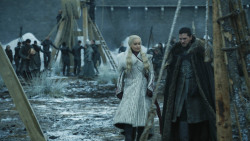 extant_GameOfThrones_8x01-Winterfell_3031