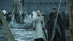 extant_GameOfThrones_8x01-Winterfell_3032