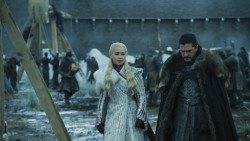 extant_GameOfThrones_8x01-Winterfell_3036