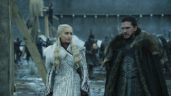 extant_GameOfThrones_8x01-Winterfell_3039