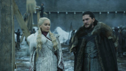 extant_GameOfThrones_8x01-Winterfell_3040