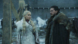 extant_GameOfThrones_8x01-Winterfell_3041
