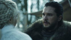 extant_GameOfThrones_8x01-Winterfell_3044