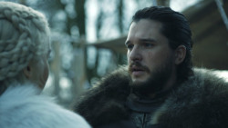 extant_GameOfThrones_8x01-Winterfell_3045