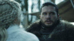 extant_GameOfThrones_8x01-Winterfell_3047