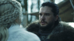 extant_GameOfThrones_8x01-Winterfell_3048