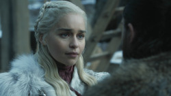 extant_GameOfThrones_8x01-Winterfell_3050