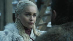 extant_GameOfThrones_8x01-Winterfell_3052