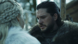 extant_GameOfThrones_8x01-Winterfell_3054