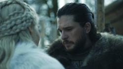 extant_GameOfThrones_8x01-Winterfell_3055