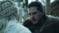 extant_GameOfThrones_8x01-Winterfell_3056