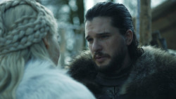 extant_GameOfThrones_8x01-Winterfell_3057